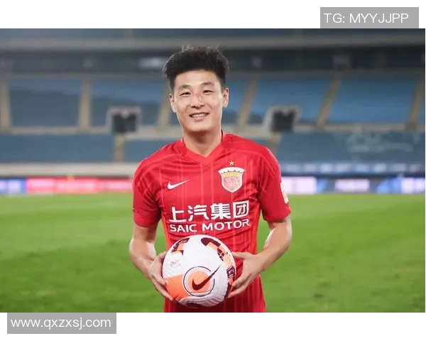 足球星愿：从绿茵场到梦想巅峰，运动员心声与未来之路